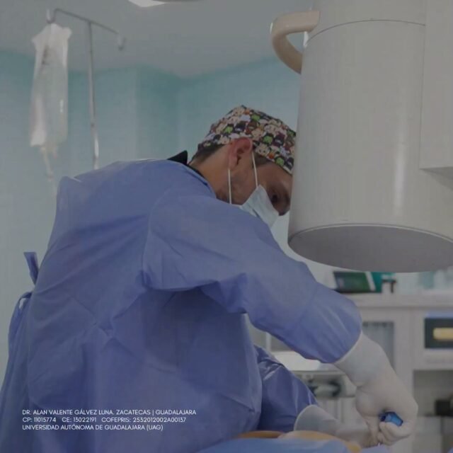 Cuando el dolor baja de la espalda hacia la pierna, 🦵⚡ puede estar relacionado con la irritación de un nervio. Identificar el origen permite elegir un tratamiento más preciso. 🩺 Agenda tu valoración. 📲
Dr. Alan Valente Gálvez Luna
⚕️Especialista en Medicina del Dolor e intervencionismo Avanzado en Algologia
📍 Instituto Oncológico Nacional- ION Colomos
Av. Patria 2945- Zapopan
📍 Hospital Santa Fe , consultorio 109
Cráter 10, Guadalupe, Zacatecas
Reserva tu cita →
📞 Guadalajara: 33 2726 1907
📞 Zacatecas: 492 264 8689
UNIVERSIDAD AUTÓNOMA DE GUADALAJARA| UAG
CP: 11015774| CE: 13022191|
COFEPRIS Santa Fe: 2532012002A00137
COFEPRIS GDL Instituto ION: 2514102002A00839